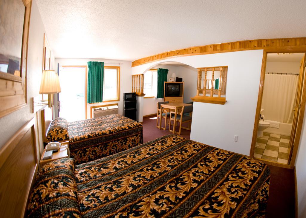 North Country Inn & Suites Mandan Buitenkant foto
